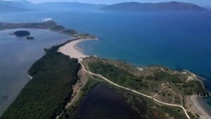 Reuters i vë “lupën” dosjes së SPAK-ut: Dyshime për falsifikim të dokumenteve të pronësisë në Zvërnec