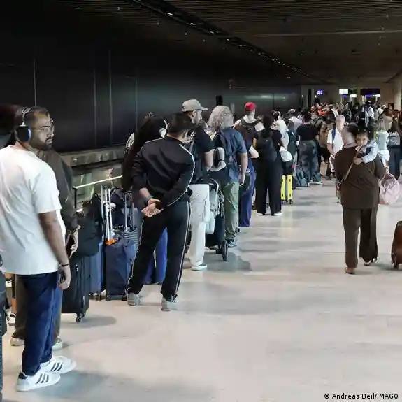 Alarm në aeroporte: Sistemi i ri i BE shkakton vonesa masive - Alarm aeroporte SistemiiriiBEshkaktonvonesamasive