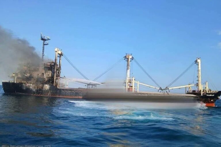 Rusia godet me raketa anijen turke me grurë në Detin e Zi, pesë marinarë të vrarë - Rusia godet raketaanijenturkemegrurënëDetineZipesëmarinarëtëvrarë