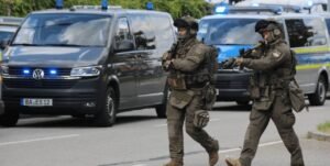 Përfundon me një të vdekur pengmarrja në një bankë në Gjermani, arrestohet autori - Përfundon një tëvdekurpengmarrjanënjëbankënëGjermaniarrestohetautori