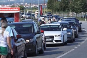 Qarkullim i qetë në pikat kufitare të Kosovës, pritjet deri në 15 minuta - Qarkullim qetë nëpikatkufitaretëKosovëspritjetderinë15minuta