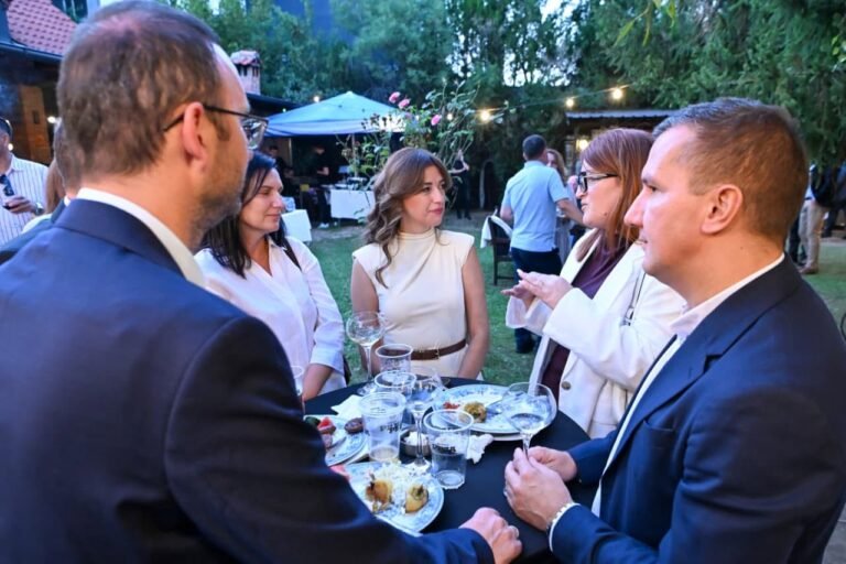 Haxhiu pret diplomatët e Kosovës në prag të Konferencës së IX të Ambasadorëve - Haxhiu pret diplomatët eKosovësnëpragtëKonferencëssëIXtëAmbasadorëve