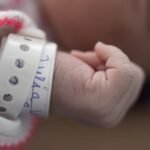 Kosovë: Më pak lindje, më shumë largime - Kosovë Më pak lindjemëshumëlargime