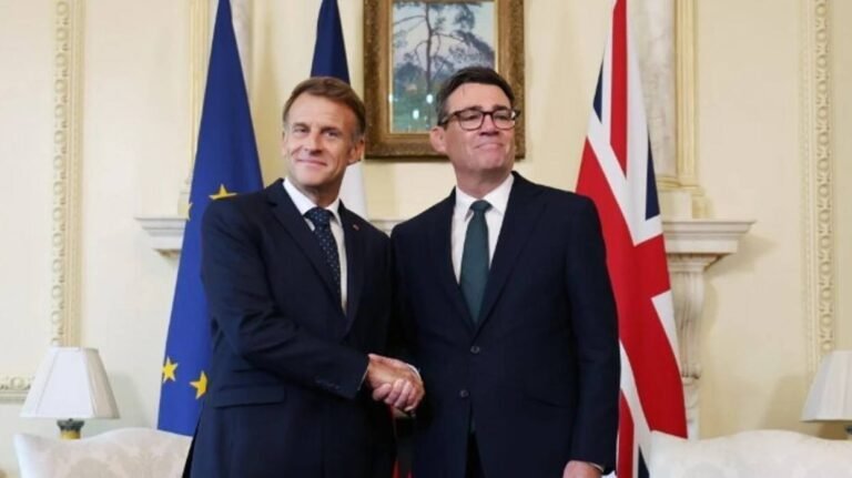 Kryeministri britanik paralajmëron rikthimin e Britanisë në BE, reagon Macron - Kryeministri britanik paralajmëron rikthimineBritanisënëBEreagonMacron