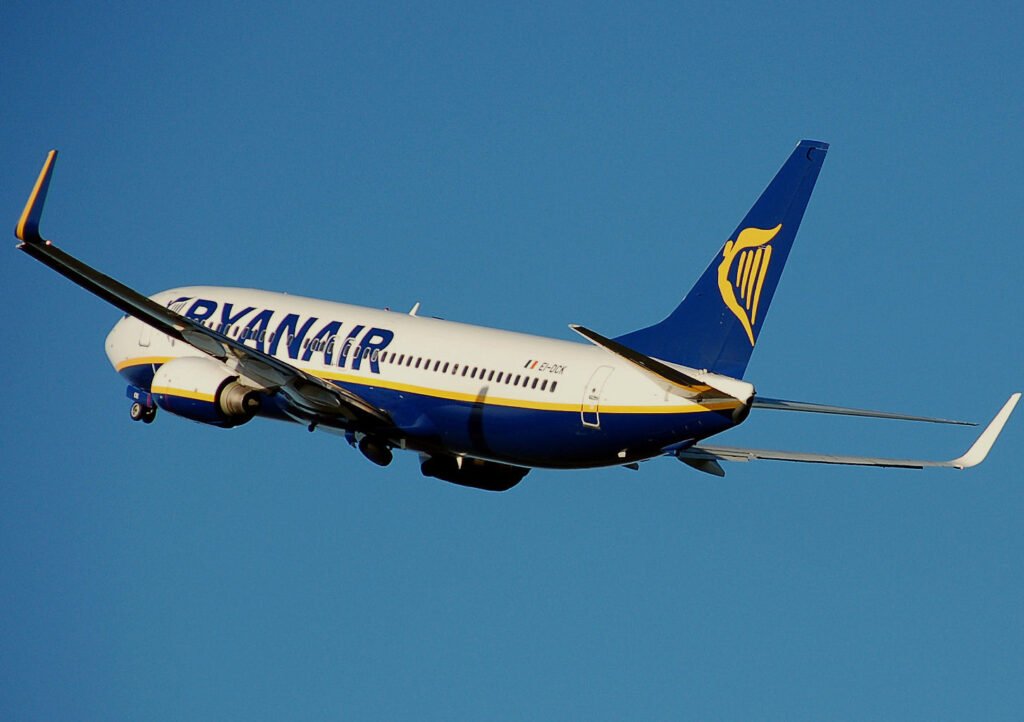 Ryanair shkurton fluturimet dimërore – ja çfarë mund të ndodhë me çmimet - Ryanair shkurton fluturimet dimërorejaçfarëmundtëndodhëmeçmimet
