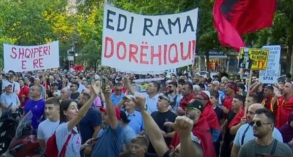 Diaspora në Cyrih paralajmëron tubim në mbështetje të të rinjve në Shqipëri - Diaspora Cyrih paralajmërontubimnëmbështetjetëtërinjvenëShqipëri