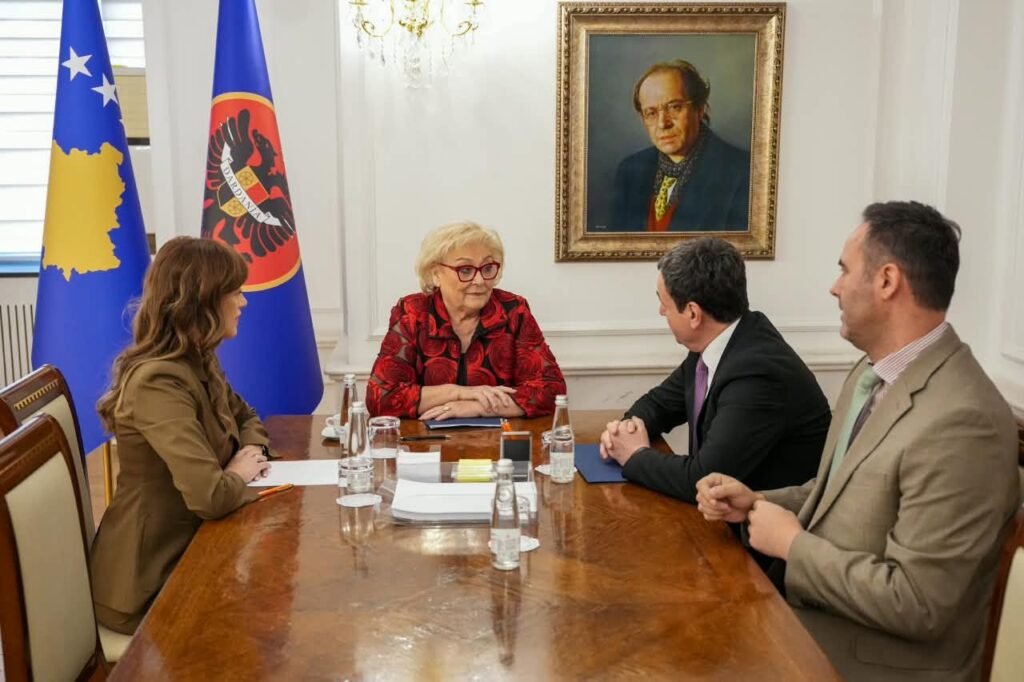 Presidentja Justina Shiroka Pula zhvillon takimin e parë koordinues me krerët institucionalë - Presidentja Justina Shiroka Pulazhvillontakimineparëkoordinuesmekrerëtinstitucionalë