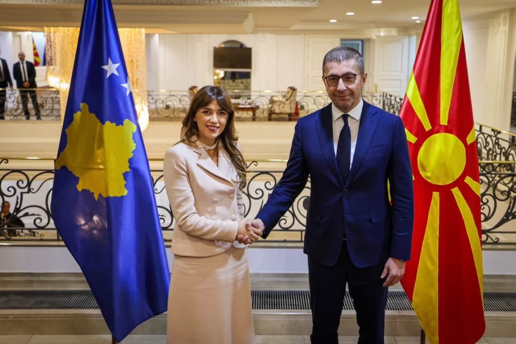 Kryetarja e Kuvendit të Kosovës takon Mickoskin në Shkup, në fokus projektet e përbashkëta - Kryetarja Kuvendit tëKosovëstakonMickoskinnëShkupnëfokusprojektetepërbashkëta