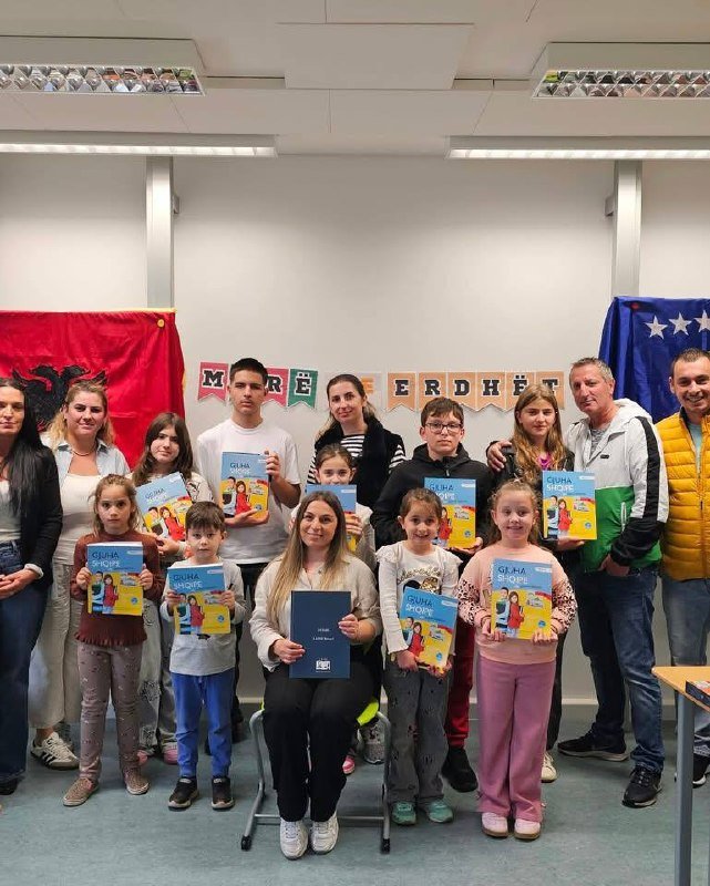 Shkolla shqipe hap një paralele të re në Dachau, Gjermani