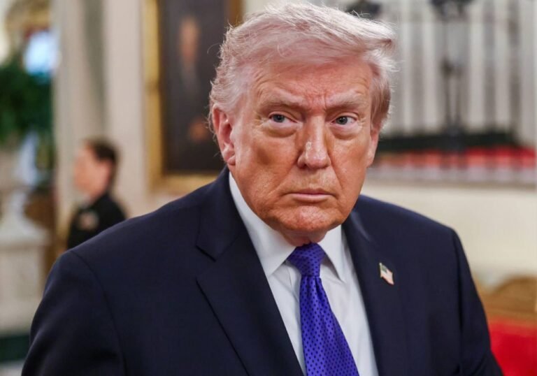 Trumpi paralajmëron se diçka do të ndodhë shumë shpejt në lidhje me Iranin - Trumpi paralajmëron se diçkadotëndodhëshumëshpejtnëlidhjemeIranin